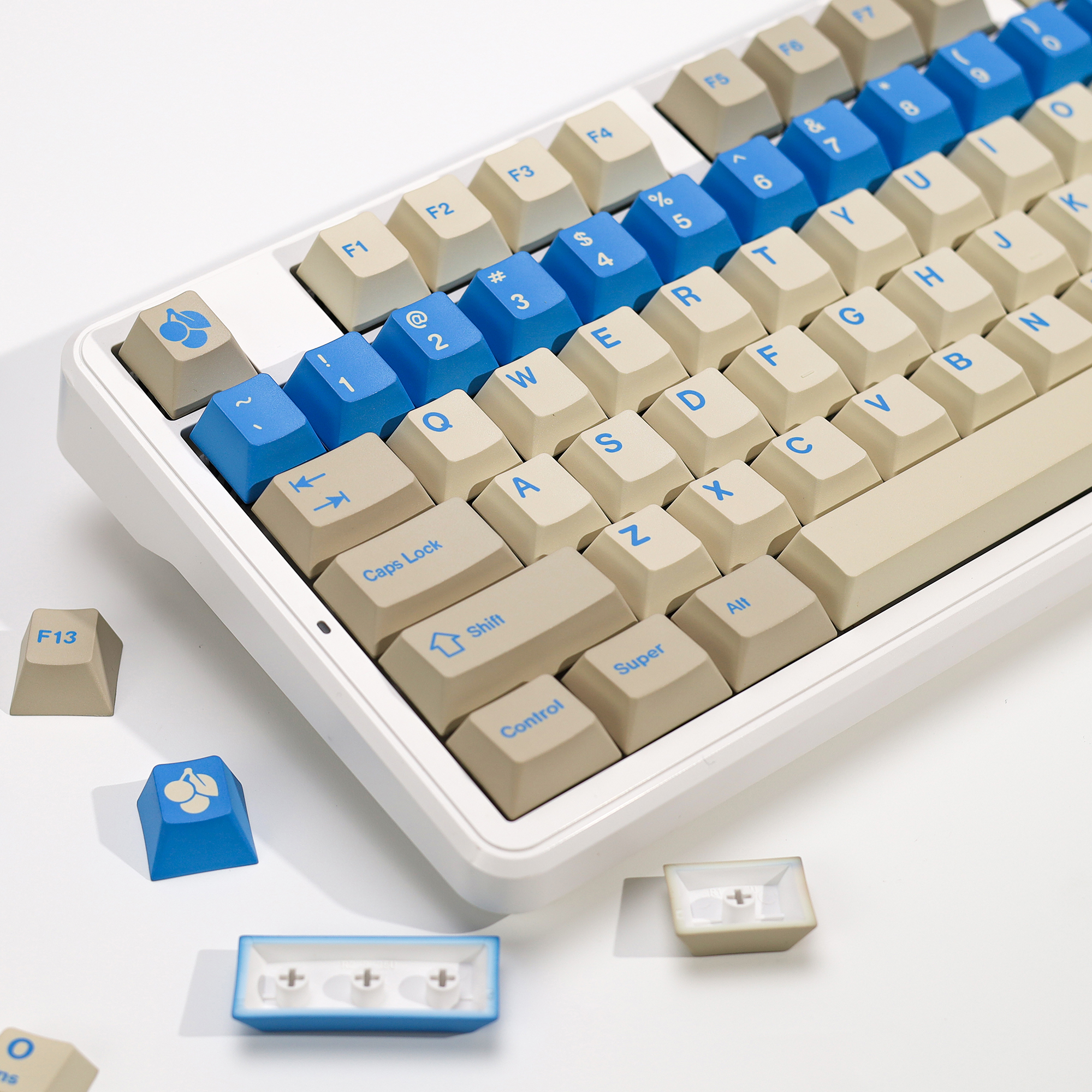 KBDiy Clone Retro GMK Blue Ale - đánh giá và giá Gaming Keyboard No Number Pad