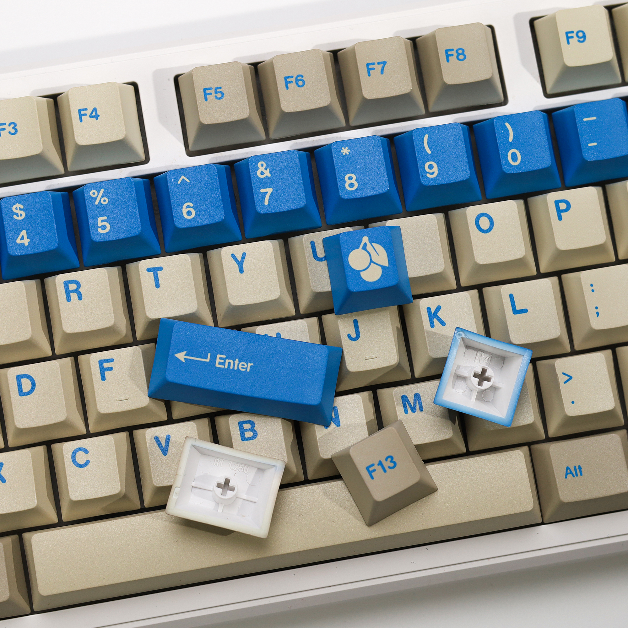 KBDiy Clone Retro GMK Blue Ale - đánh giá và giá Gaming Keyboard No Number Pad
