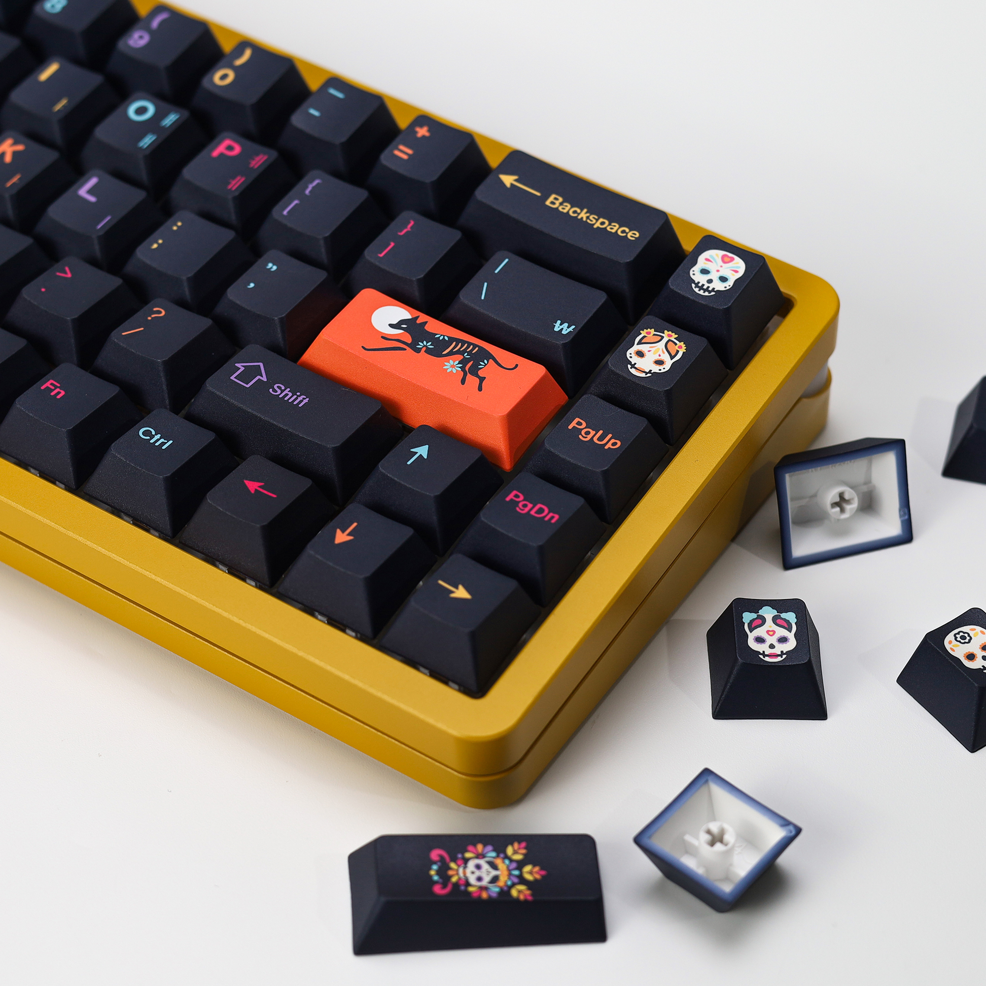 KBDiy GMK Mictlan Cherry Profi - đánh giá và giá Gaming Keyboard No Number Pad